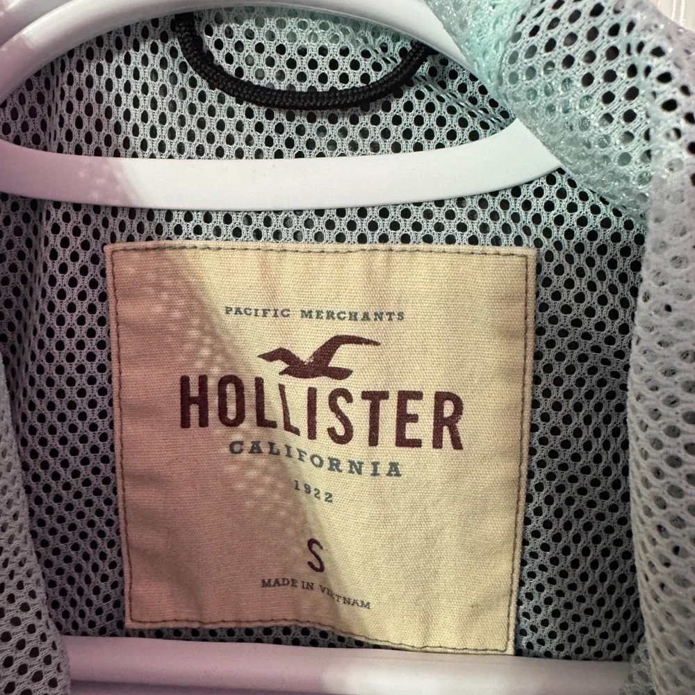 Hollister Mesh Jacket with Logo Patch - Picture 3 of 6